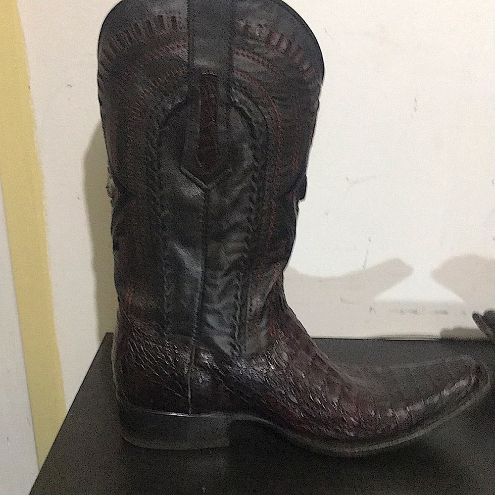 New cuadra boots comes with box and the bag for the shoes